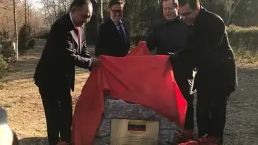 Jorge Arreaza devela monumento de la paz en Beijing en honor a Venezuela Jorge Arreaza devela monumento de la paz en Beijing en honor a Venezuela