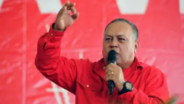 Cabello afirmó que los 130 niños venezolanos "tenían permisos falsos" para viajar a Perú Cabello afirmó que los 130 niños venezolanos "tenían permisos falsos" para viajar a Perú