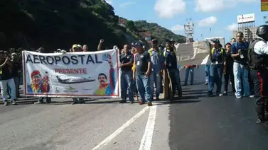 Trabajadores de Aeropostal trancan la autopista Caracas – La Guaira para exigir pagos pendientes Trabajadores de Aeropostal trancan la autopista Caracas – La Guaira para exigir pagos pendientes