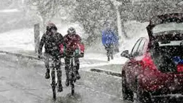 La nieve interrumpe viajes en el centro de Inglaterra La nieve interrumpe viajes en el centro de Inglaterra