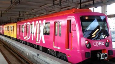 Anciano muere en metro de México y usuarios pensaron que dormía