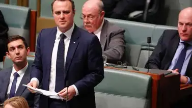 Diputado homosexual pidió la mano a su pareja durante debate de matrimonio gay Diputado homosexual pidió la mano a su pareja durante debate de matrimonio gay