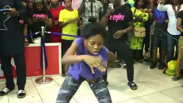 Bailarina nigeriana rompe récord del baile más largo del mundo (+Video) Bailarina nigeriana rompe récord del baile más largo del mundo (+Video)