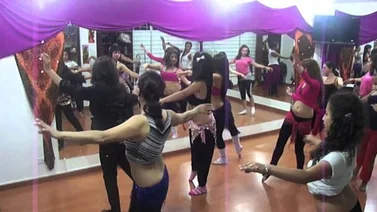 Danza árabe tiene beneficios y es "pagable"