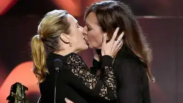 Kate Winslet y Allison Janney se besaron en los Hollywood Film Awards (+Video) Kate Winslet y Allison Janney se besaron en los Hollywood Film Awards (+Video)