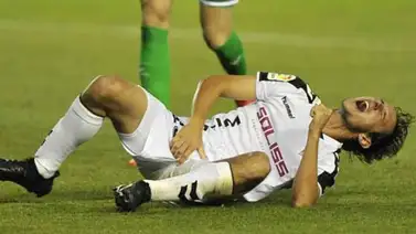 Futbolista recibió sutura en el pene tras horrible lesión Futbolista recibió sutura en el pene tras horrible lesión