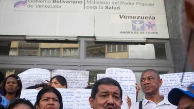 Reportan "ola de despidos" en salud