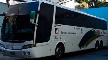Chamos agarran su bus y le dicen "adiós a la patria"
