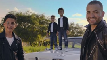 Nacho estrenó el nuevo video de "Happy Happy" junto a Los Mendoza (+Video)