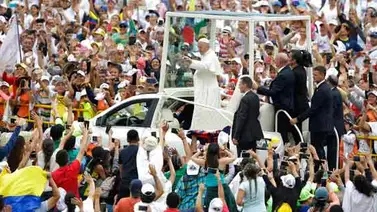 El Papa Francisco recibe multitudinaria bienvenida en Villavicencio, Colombia El Papa Francisco recibe multitudinaria bienvenida en Villavicencio, Colombia