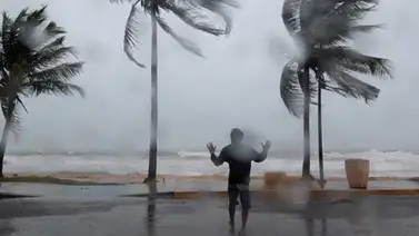 Huracán Katia se mantiene frente a costas de México, ganará fuerza antes de tocar tierra Huracán Katia se mantiene frente a costas de México, ganará fuerza antes de tocar tierra