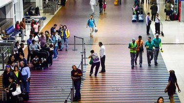 Uniformados "saquean" a viajeros en Maiquetía