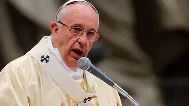 El papa afirma que su viaje quiere ayudar a Colombia "a ir adelante" El papa afirma que su viaje quiere ayudar a Colombia "a ir adelante"