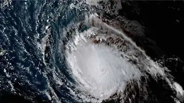 El Ojo del huracán Irma, de categoría 5, pasa sobre islas del Caribe El Ojo del huracán Irma, de categoría 5, pasa sobre islas del Caribe