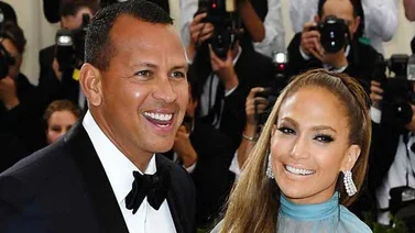 JLo y Alex Rodríguez se suman a lista de donantes para las víctimas de Harvey