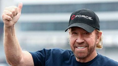 Actor Chuck Norris sobrevivió a dos infartos en menos de una hora