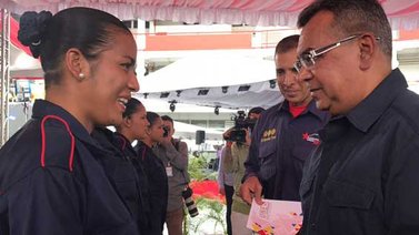 Maduro decretó aumento de la escala salarial de bomberos y funcionarios de PC