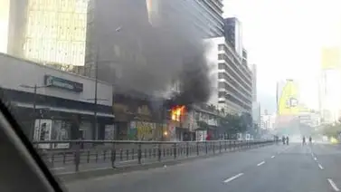 Privan de libertad a extrabajador del Minhvi por incendio de sede en Chacao Privan de libertad a extrabajador del Minhvi por incendio de sede en Chacao