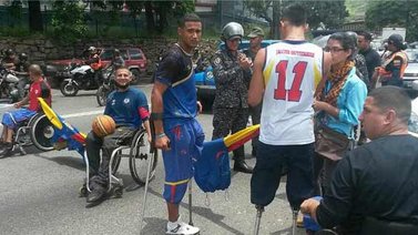 Selección Paralímpica de Básquet protestó en la Fajardo por falta de recursos para viajar