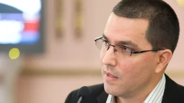 Canciller Arreaza repudia actos violentos a embajada de España