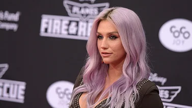La cantante estadounidense Kesha lanzó nuevo sencillo tras varios años de ausencia