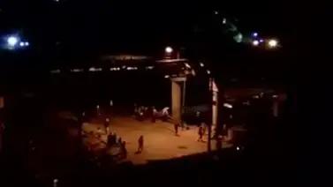 Reportaron represión y detonaciones en el Puente 5 de Julio de Petare (+Videos y fotos) Reportaron represión y detonaciones en el Puente 5 de Julio de Petare (+Videos y fotos)