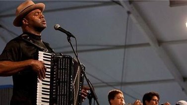 Regresan las noches de acordeón y pícnic a Nueva York