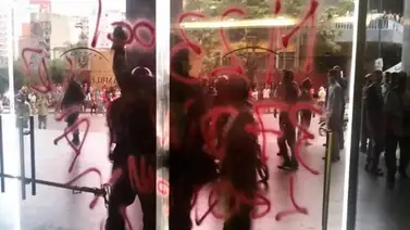 Grupo violento atacó sede administrativa de la Asamblea Nacional (+Video) Grupo violento atacó sede administrativa de la Asamblea Nacional (+Video)