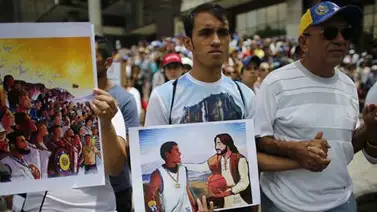 Joven artista se convierte en el "pintor de las protestas" Joven artista se convierte en el "pintor de las protestas"