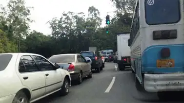 Reportan que el paso hacia Caracas por la Panamericana está trancada Reportan que el paso hacia Caracas por la Panamericana está trancada