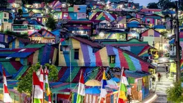 Viviendas en Indonesia la apodaron "aldea arco iris" por sus colores llamativos (+Video) Viviendas en Indonesia la apodaron "aldea arco iris" por sus colores llamativos (+Video)