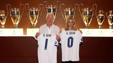 El actor Richard Gere visita el Santiago Bernabéu