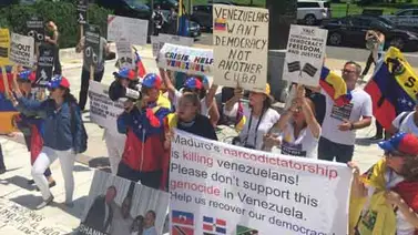 Venezolanos protestan frente a la OEA en Washington Venezolanos protestan frente a la OEA en Washington