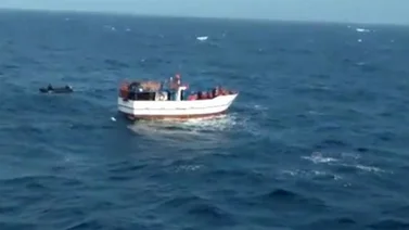 Rescatan ocho venezolanos a la deriva en aguas del mar Caribe en Colombia