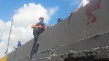 Joven tocó el cuatro mientras GNB reprimía marcha este 29M (+Video)
