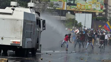 Capriles cree que utilizaron presos disfrazados de GN para reprimir marchas