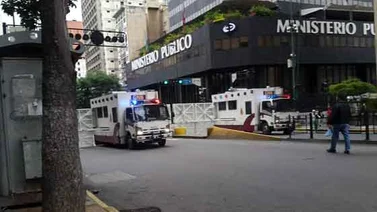 Reportan paso cerrado en la avenida Urdaneta (+Fotos)