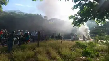 Reportan calles trancadas por protesta en San Juan de Lagunilla, Mérida (+Fotos) Reportan calles trancadas por protesta en San Juan de Lagunilla, Mérida (+Fotos)