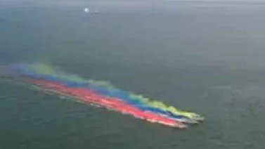 Tiñen de tricolor las aguas del Lago de Maracaibo en homenaje a Venezuela (+Video)