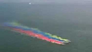 Tiñen de tricolor las aguas del Lago de Maracaibo en homenaje a Venezuela (+Video) Tiñen de tricolor las aguas del Lago de Maracaibo en homenaje a Venezuela (+Video)