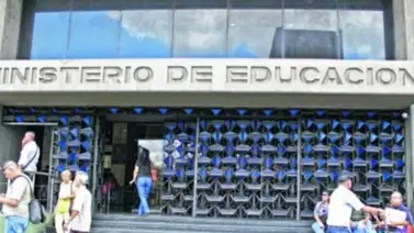 Ratifican sanciones a nueve colegios privados por "irrespetar" símbolos patrios Ratifican sanciones a nueve colegios privados por "irrespetar" símbolos patrios