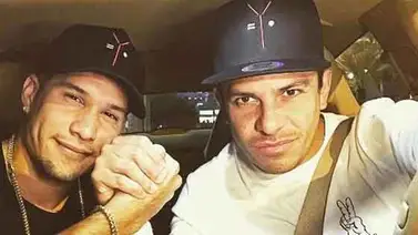 Artistas se comprometieron a entregarle un nuevo violín a joven que tocaba en protestas Artistas se comprometieron a entregarle un nuevo violín a joven que tocaba en protestas