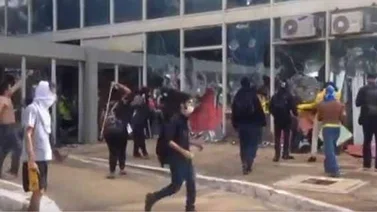 Manifestantes invaden edificios públicos en Brasil (+Video)