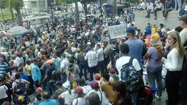 GNB y PNB reprimieron movilización opositora que pretendía llegar al CNE (+Minuto a minuto)