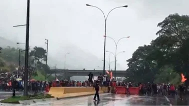 Estudiantes de la Unimet protestan en la autopista Gran Mariscal de Ayacucho (+Fotos)