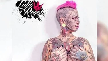 Mujer que soñaba batir récord se tatuó completa y ahora se arrepiente