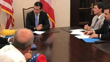 Venezolanos entregan a gobierno de Puerto Rico documento de "represión" en su país