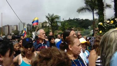 Caminaron calles de San Antonio de Los Altos en honor a Diego Arellano (+Videos y fotos)