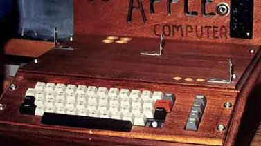 Subastado por 110.000 euros uno de los pocos "Apple I" que aún funcionan