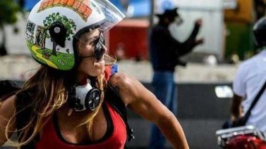 Caterina, la "guarimbera" que te robará el corazón (+ Fotos)
